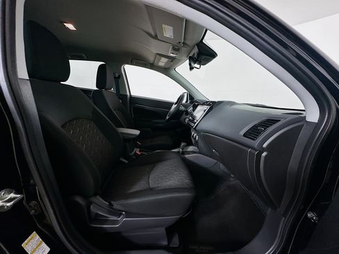 Used 2025 Mitsubishi Outlander Sport LE AWD/4WD image 29