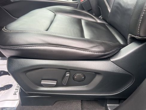 Used 2023 Ford Explorer XLT w/ Equipment Group 202A image 24