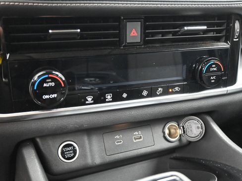 Used 2021 Nissan Rogue SV image 14