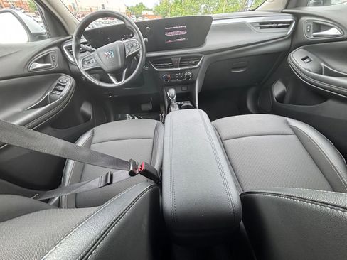 Used 2025 Buick Encore GX Preferred AWD/4WD image 28
