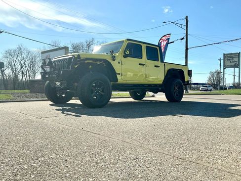 Used 2023 Jeep Gladiator Sport image 30