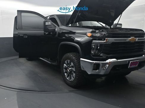 Used 2024 Chevrolet Silverado 2500 LT AWD/4WD image 36