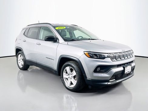 Used 2022 Jeep Compass Latitude w/ Convenience Group FWD image 3
