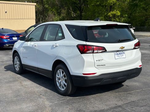 Used 2022 Chevrolet Equinox LS image 4