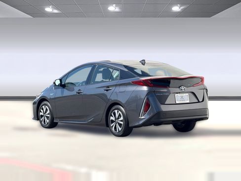 Used 2018 Toyota Prius Prime Premium FWD image 3