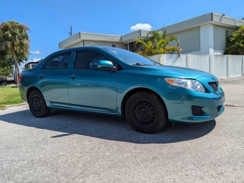 Used 2010 Toyota Corolla LE FWD image 2