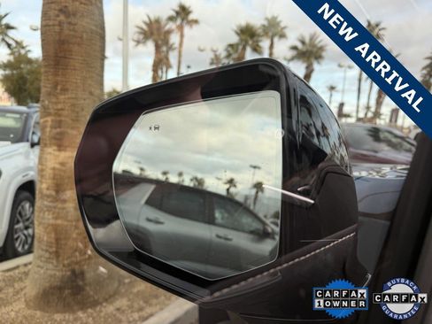 Used 2024 Cadillac Escalade Premium Luxury image 7