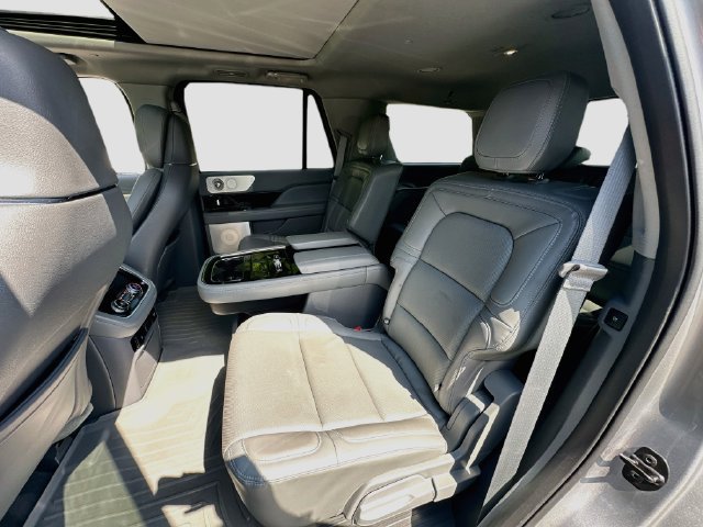 Used 2021 Lincoln Navigator Reserve w/ Luxury Package AWD/4WD image 25