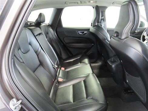 Used 2023 Volvo XC60 B5 Core image 36