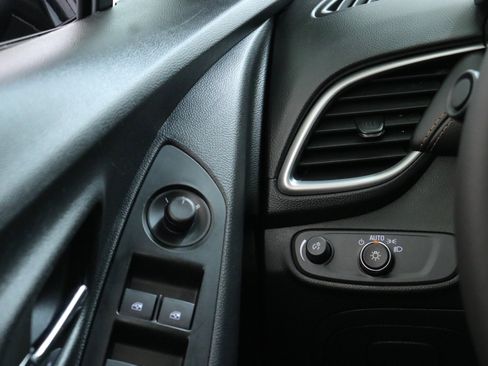 Used 2022 Chevrolet Trax LT w/ LT Convenience Package image 17