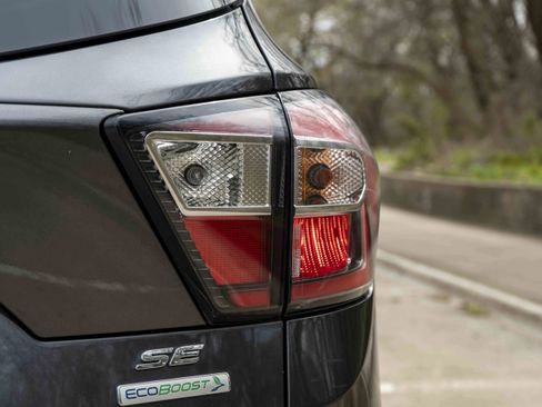 Used 2018 Ford Escape SE w/ SE Sync 3 Package image 13