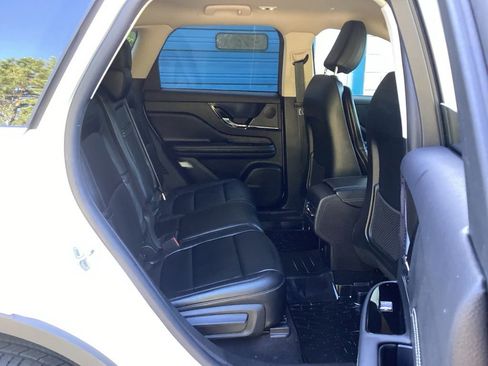 Used 2023 Lincoln Corsair FWD image 32