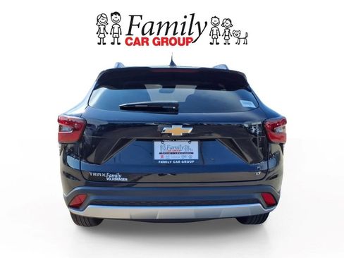 Used 2025 Chevrolet Trax LT w/ LT Convenience Package FWD image 3