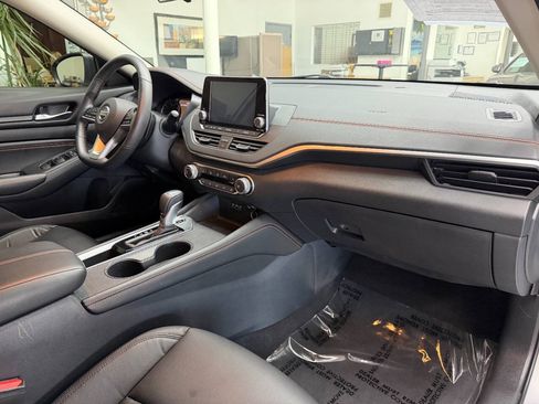Used 2021 Nissan Altima 2.5 SR w/ SR Premium Package FWD image 18