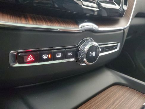 Certified 2023 Volvo XC60 B5 Plus w/ Protection Package Premier image 33