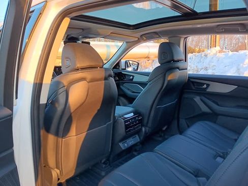 Used 2023 Acura MDX SH-AWD image 13