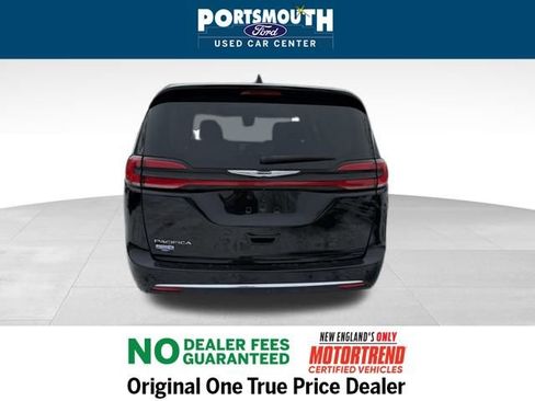 Used 2024 Chrysler Pacifica Touring-L image 30