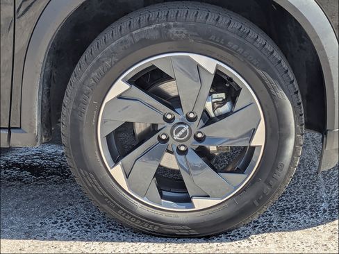 Used 2025 Nissan Rogue SV AWD/4WD image 11