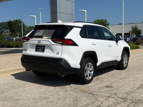 Used 2021 Toyota RAV4 LE AWD/4WD image 3