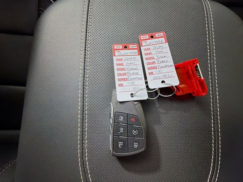 Used 2025 GMC Yukon XL Elevation image 35