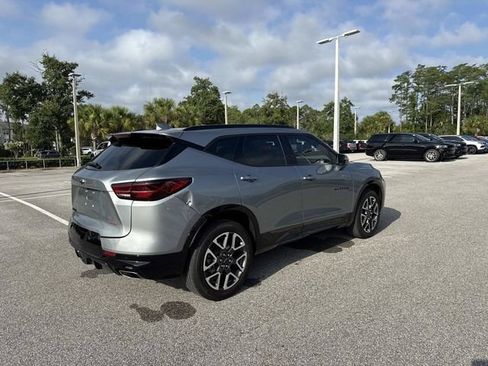 Used 2024 Chevrolet Blazer RS w/ Enhanced Convenience Package FWD image 3