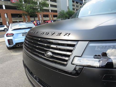 Used 2026 Land Rover Range Rover SV AWD/4WD image 24