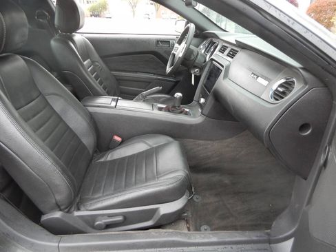 Used 2014 Ford Mustang Coupe w/ Equipment Group 102A RWD image 31