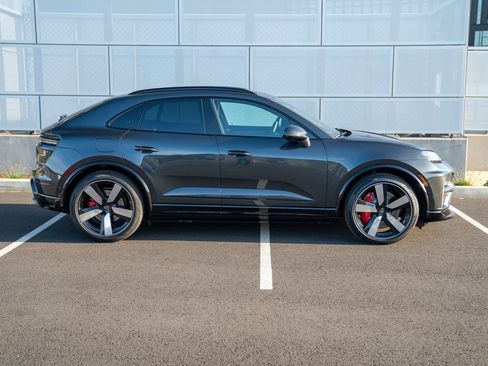 New 2026 Porsche Macan Turbo Electric AWD/4WD image 8