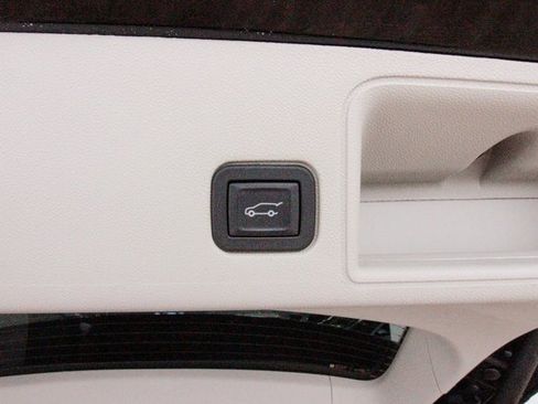 Used 2024 GMC Terrain Denali w/ Black Diamond Edition image 37