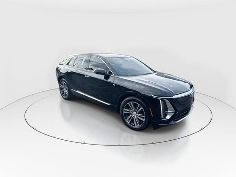 Used 2023 Cadillac Lyriq AWD image 2