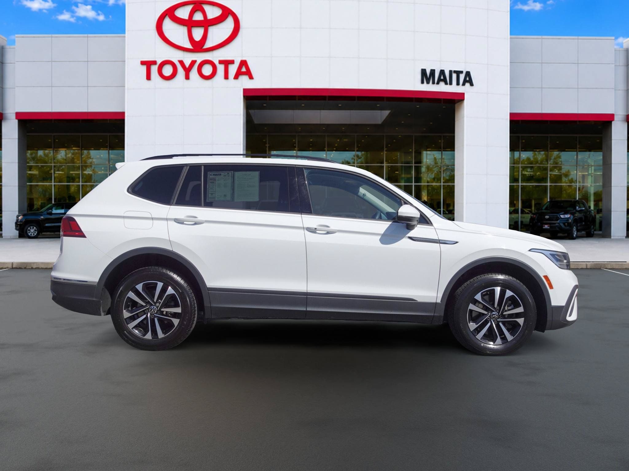 Used 2022 Volkswagen Tiguan S FWD image 2