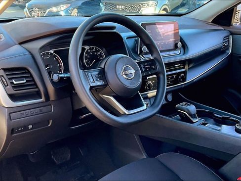 Used 2023 Nissan Rogue S image 17