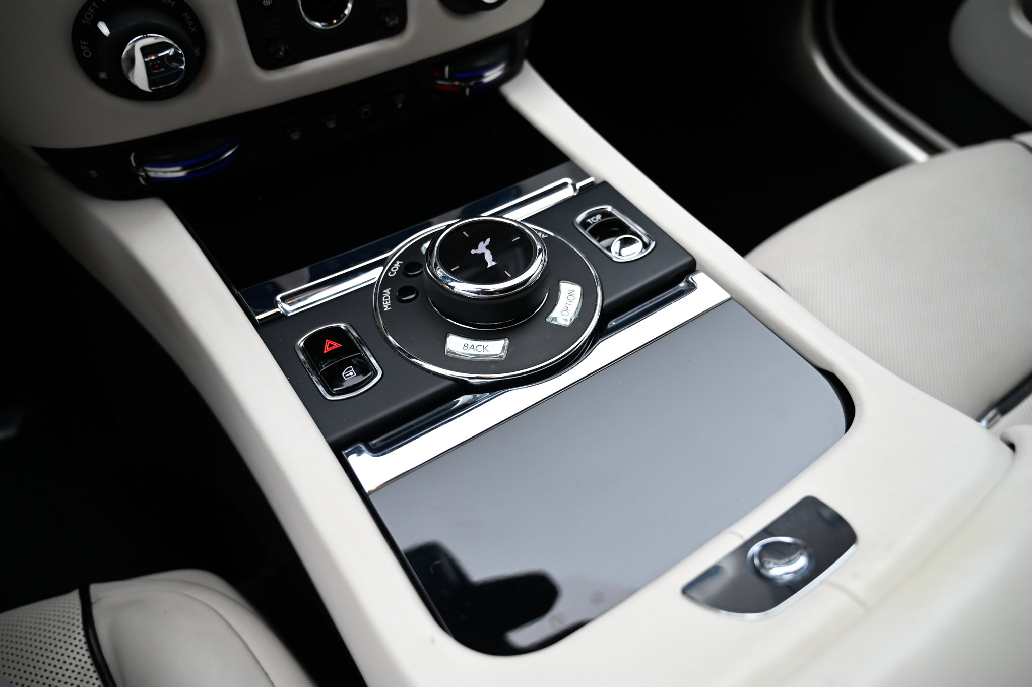 Used 2018 Rolls-Royce Dawn RWD image 30