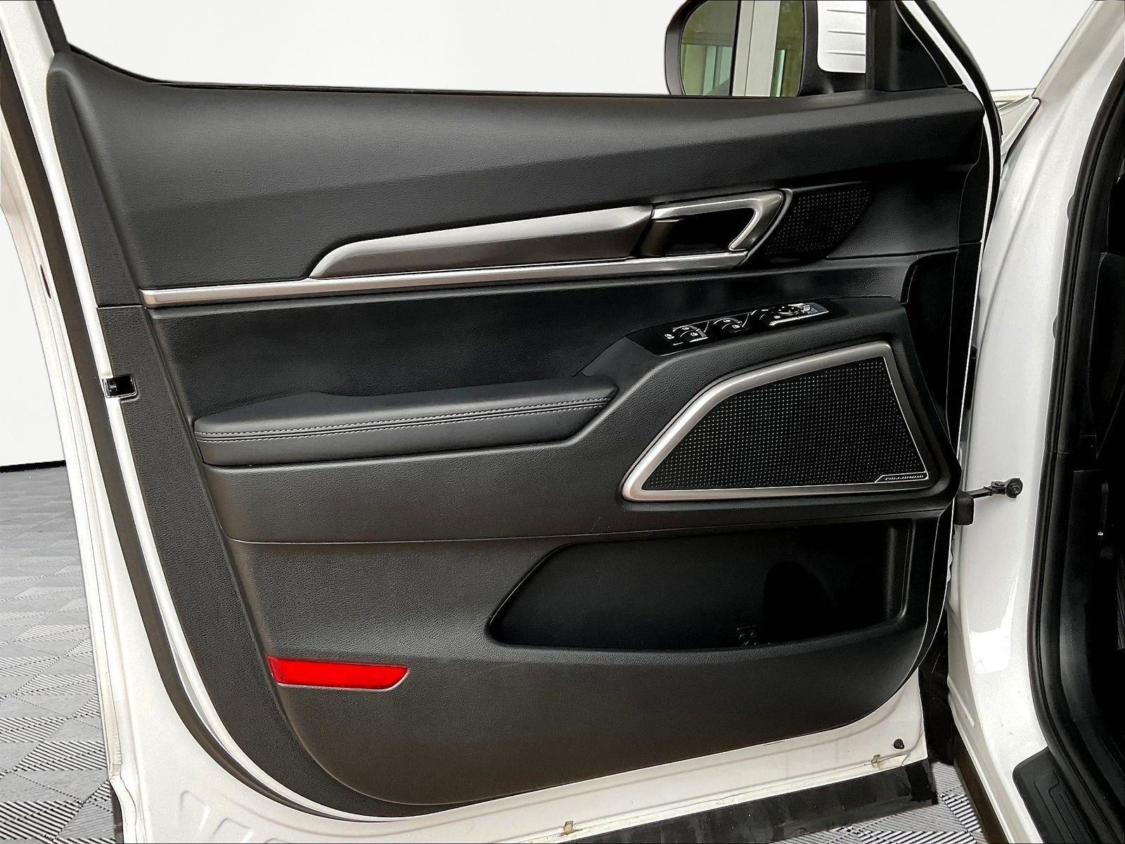 Used 2025 Kia Telluride LX FWD image 19