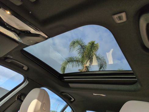 Used 2025 BMW 330i Sedan w/ Convenience Package image 28