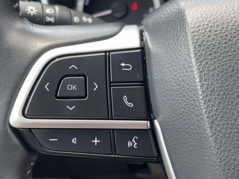 Used 2024 Toyota Highlander XSE FWD image 23