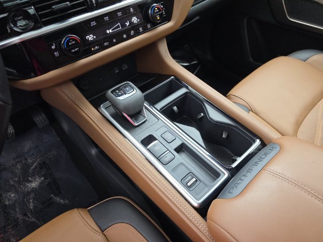 Used 2025 Nissan Pathfinder Platinum FWD image 25