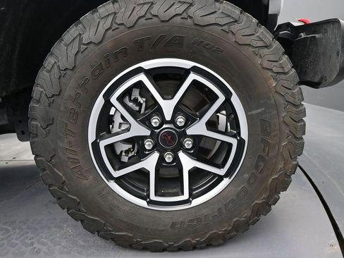 Used 2025 Jeep Wrangler Unlimited Rubicon w/ Convenience Group AWD/4WD image 36