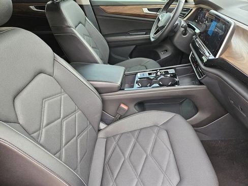 Used 2024 Volkswagen Atlas SE FWD image 11