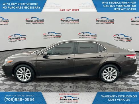 Used 2018 Toyota Camry LE image 9