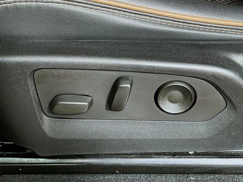 Used 2023 GMC Canyon AT4 w/ AT4 Premium Package image 11