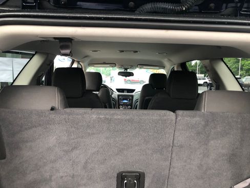 Used 2015 Chevrolet Traverse LT w/ Style and Technology Package FWD image 24