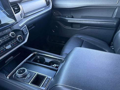 Used 2022 Ford Expedition XLT image 25