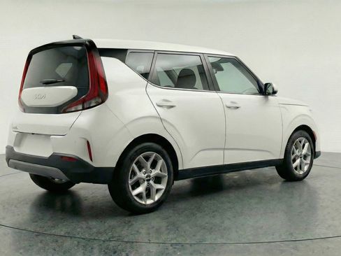 Used 2025 Kia Soul LX w/ LX Technology Package FWD image 9