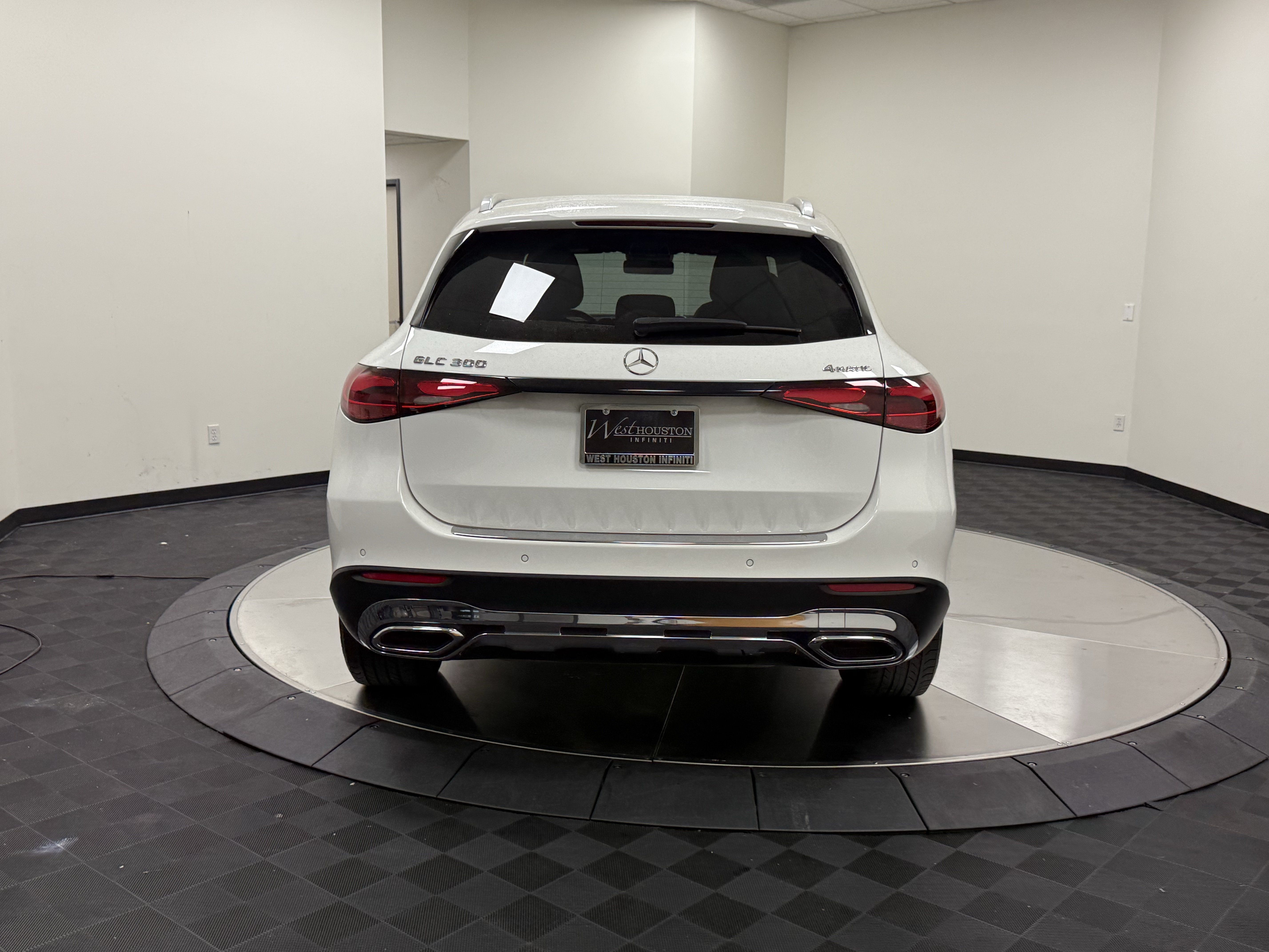 Used 2024 Mercedes-Benz GLC 300 4MATIC image 7