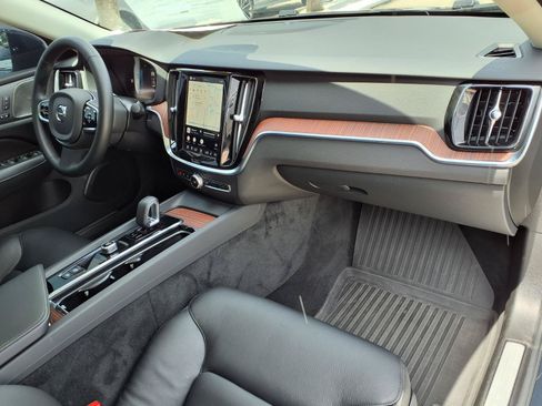 Certified 2025 Volvo S60 B5 Plus FWD image 10