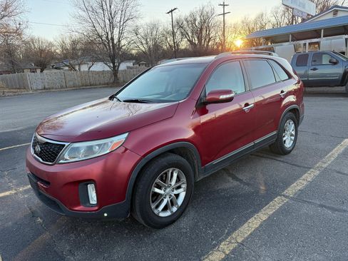 Used 2014 Kia Sorento LX image 2