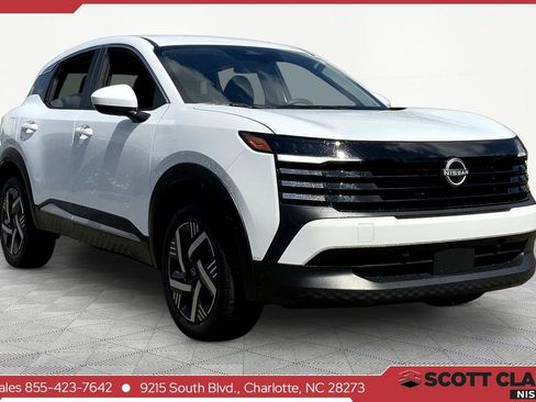 Used 2025 Nissan Kicks SV image 1