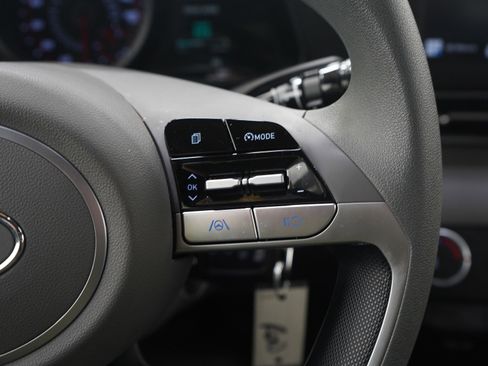 Used 2023 Hyundai Elantra SE image 24