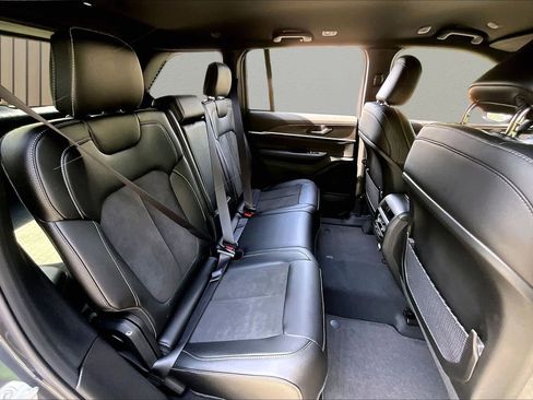New 2026 Jeep Grand Cherokee Altitude AWD/4WD image 20